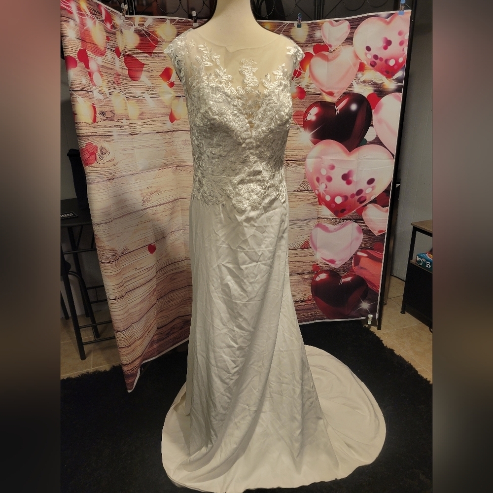 Elegant White Lace Wedding Dress